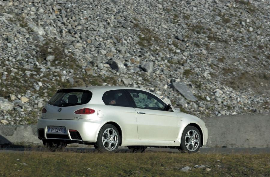  Alfa Romeo 147 GTA 2002 года  (фото 33 из 70)